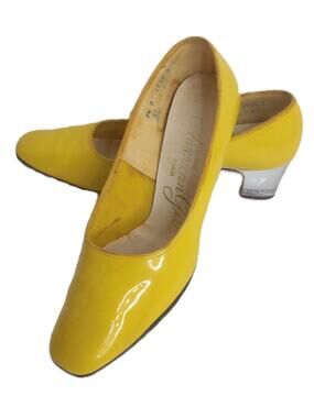 Vintage 1960s Yellow Patent Heels Clear Lucite Block Pump The American Girl 7.5